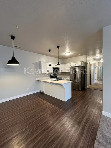 586 N 360 W Photo 1