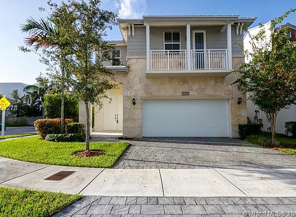 3rd image of 10400 NW 69th Ter