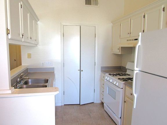 5th image of 7033 Weatherwood Dr