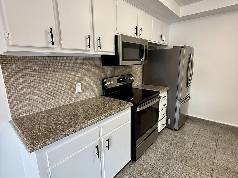 1138 Hacienda Place — Photo 7