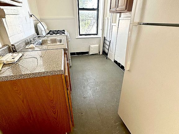 3rd image of 4524 Barnes Ave #2F