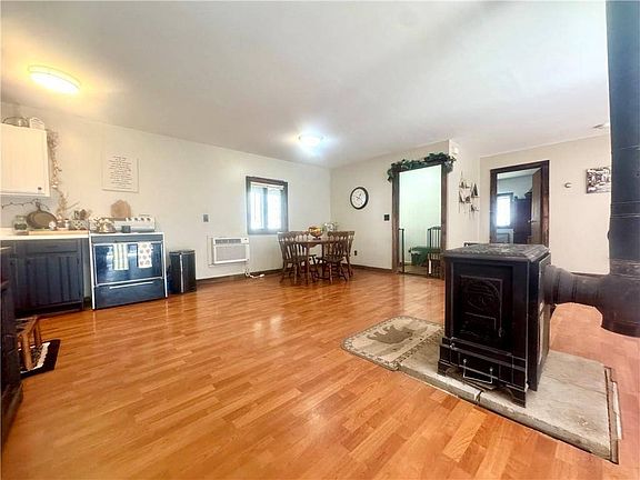 4th image of 656 Grange Hall Rd