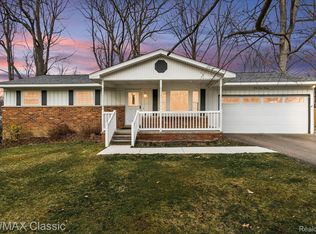 4390 Highfield Rd, Waterford, MI 48329