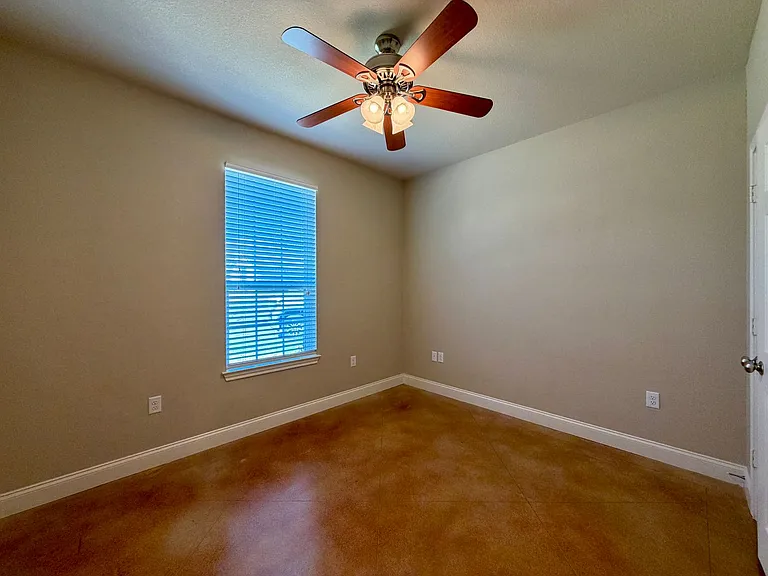 2915 Savannah Ct — Photo 10