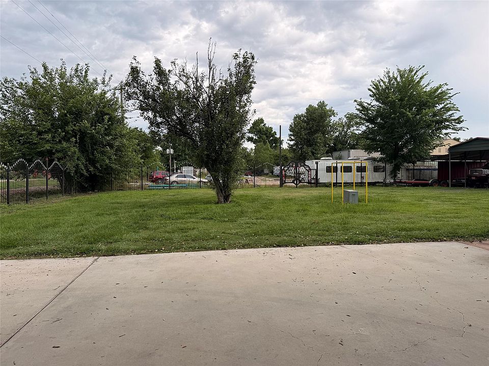 1st image of 924 Hill Rd