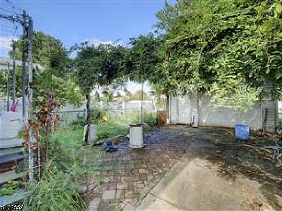 4th image of 137 Hollywood Ave
