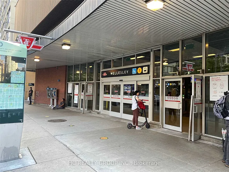 28 Wellesley St E #2810 — Photo 10