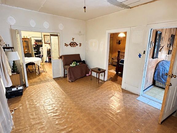 3rd image of 3317 Pease St