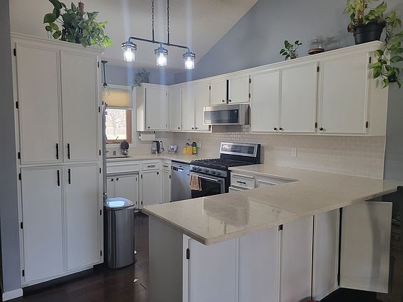 5th image of 245 Berkshire Ln N #245