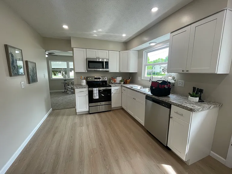 339 W Main St — Photo 4