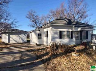 102 Hill St, Cushing, IA 51018