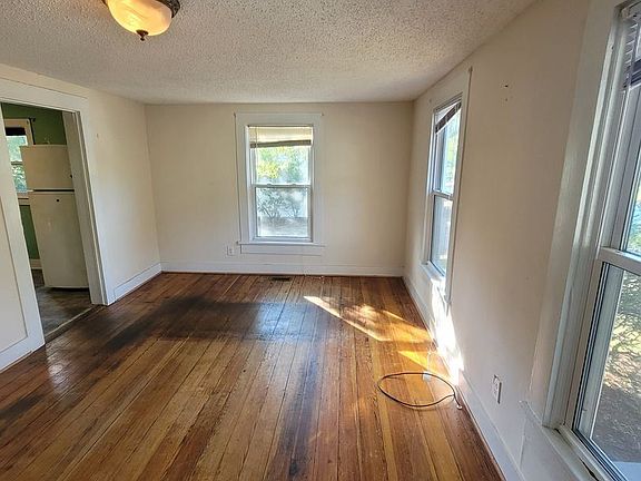 3rd image of 702 Oakland Ave