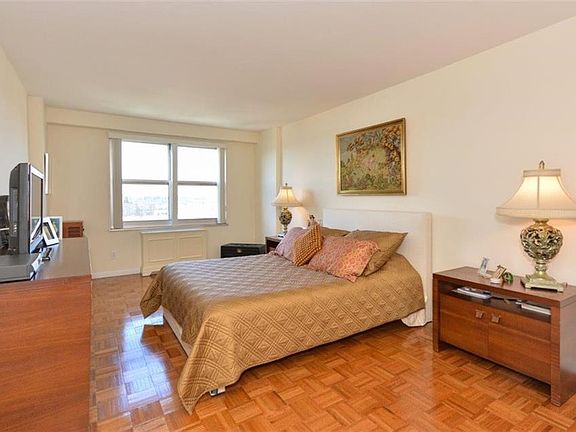 5th image of 555 Kappock St APT 20K