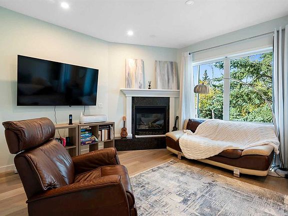 4th image of 2031 N 26th Ave SW #1