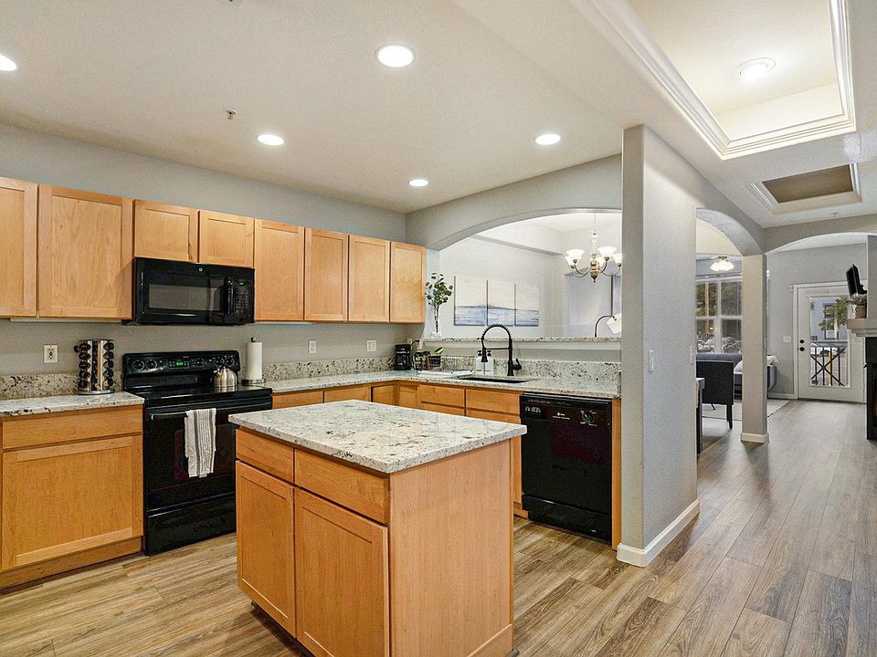 1st image of 1727 N Pearl St APT 106