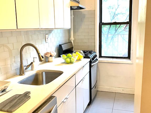 4th image of 242 E 38th St APT 3E