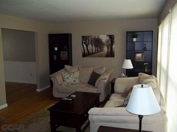 4th image of 388 Douglas Dr