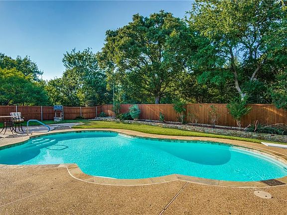 2nd image of 1328 Oakwood Ct