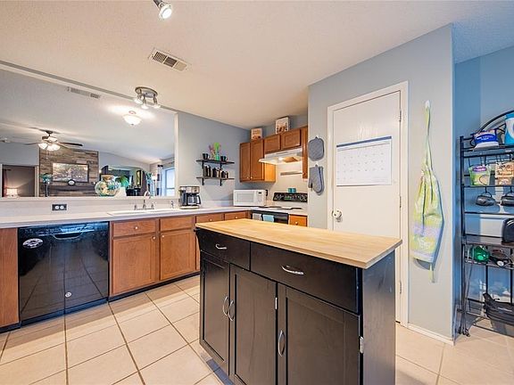 3rd image of 8112 Fox Chase Dr