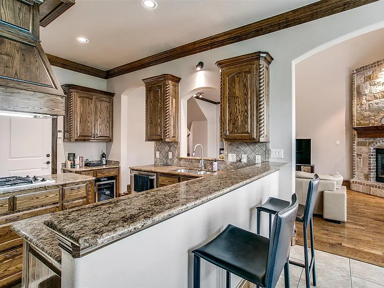 1805 Castle Ct — Photo 8