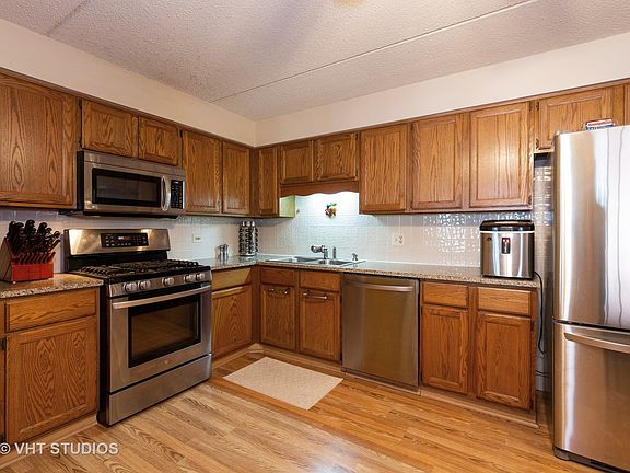 5th image of 6430 W Belle Plaine Ave APT 405