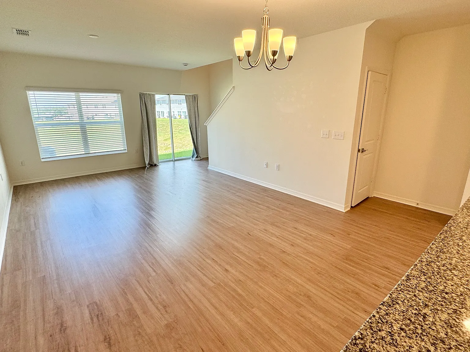 3 bed, 2.5 bath, 1501 sqft, $1,850 — Photo 4