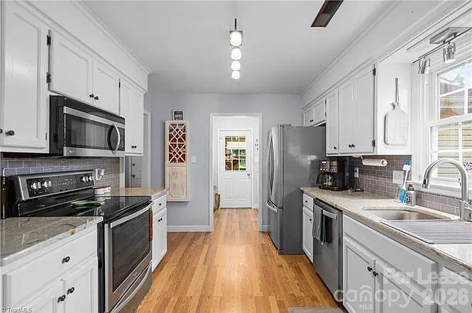545 Adams Ct — Photo 10
