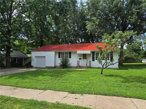 606 S Windsor St, Windsor, MO 65360