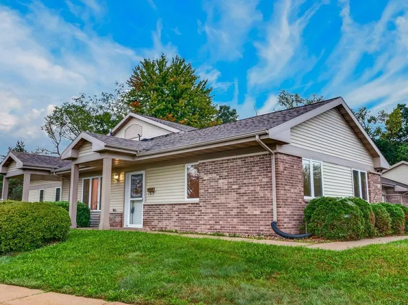270 Meadow Ln, Poynette, WI 53955