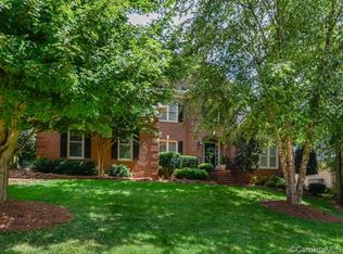 9323 Whispering Wind Dr, Charlotte, NC 28277