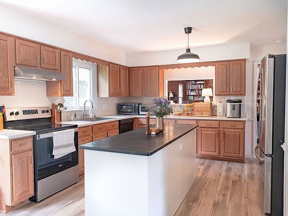 2nd image of 5216 Rolleston Dr