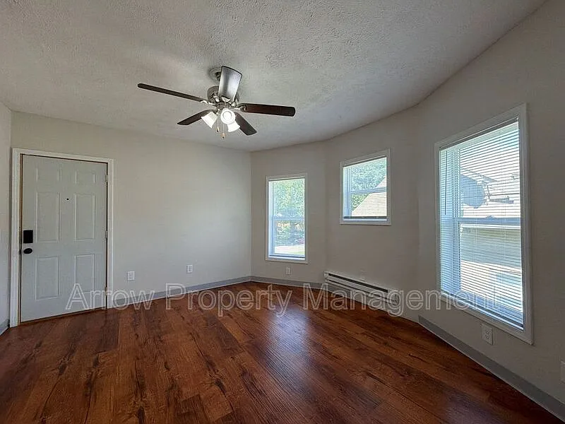 Studio, 1.0 bath, $665 — Photo 3