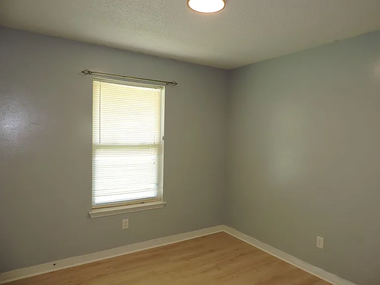 6537 Sinclair St — Photo 13