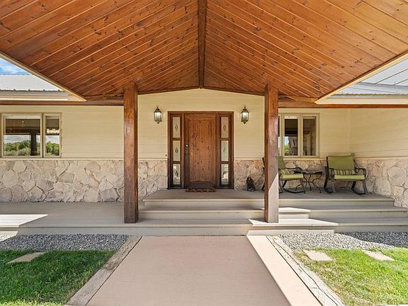 3rd image of 710 Sierra Vista Way