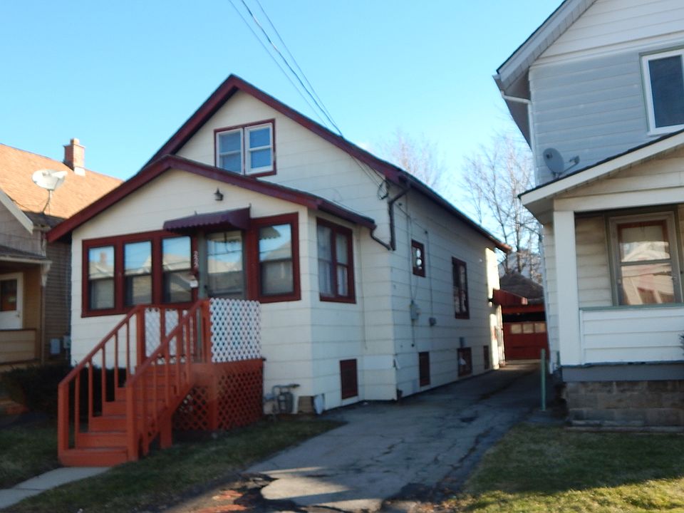 1st image of 255 Hagen St