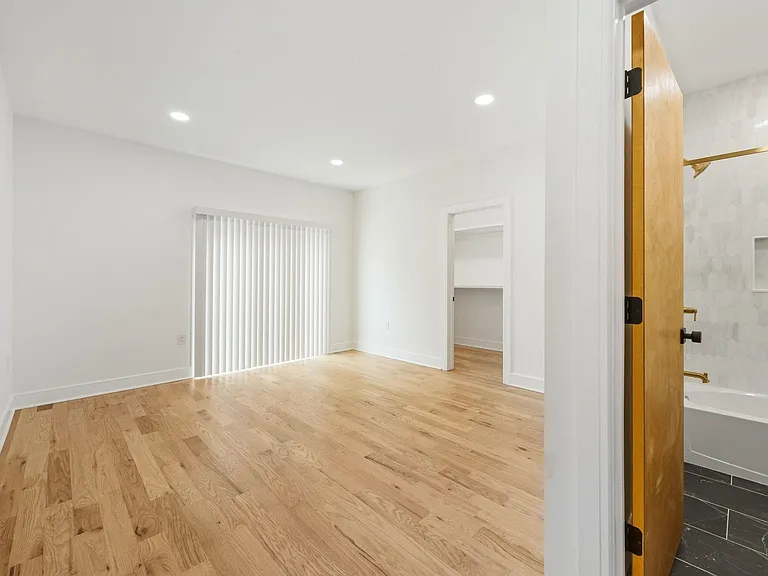 525 Washington St #2 — Photo 8