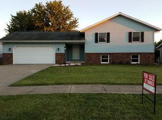 2114 Mitchell Dr, Eureka, IL 61530