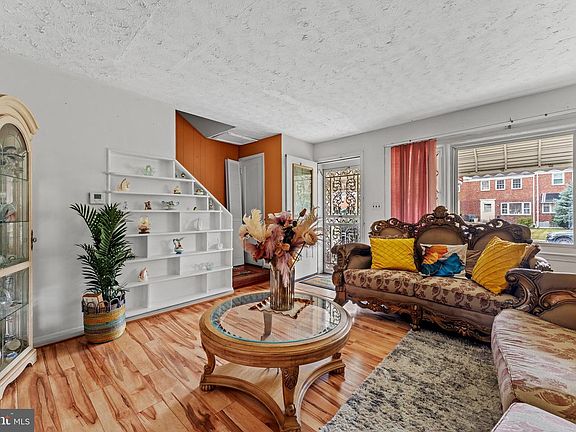 4th image of 1538 Wadsworth Way