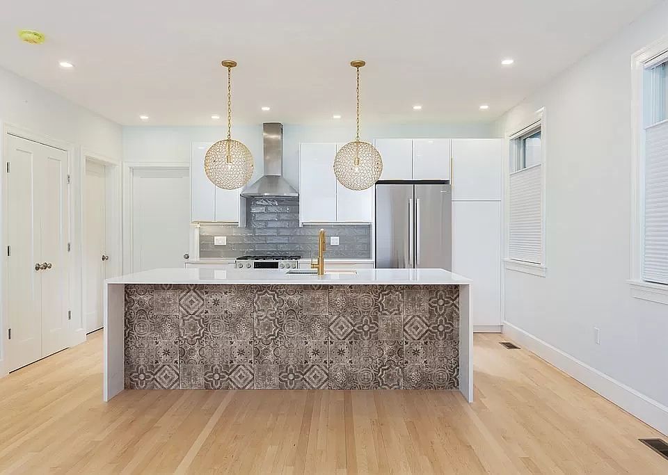 1st image of 543 E 3rd St #1
