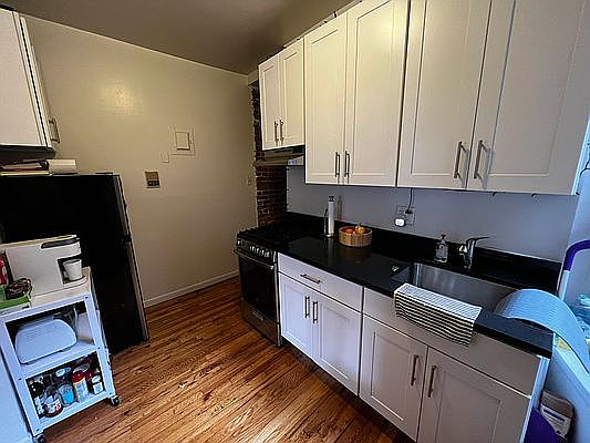 4th image of 229 E 84th St APT 4B