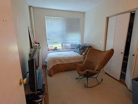 2nd image of 313 Summit Ave APT 8
