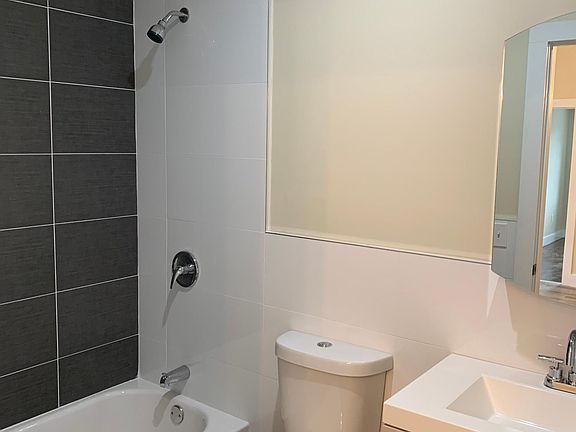 3rd image of 20 Woodside Pl