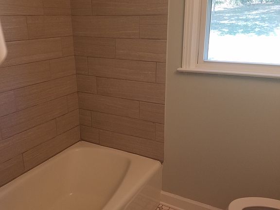 5th image of 1727 Verona Dr