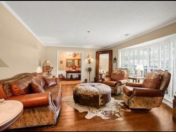4th image of 3811 Shadybay Cir