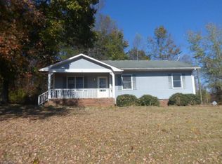 112 R Shore Dr, Mocksville, NC 27028