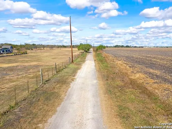 659 GEMBLER RD, Marion, TX 78124