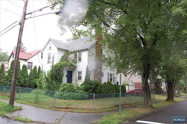 2nd image of 116 Park Ave