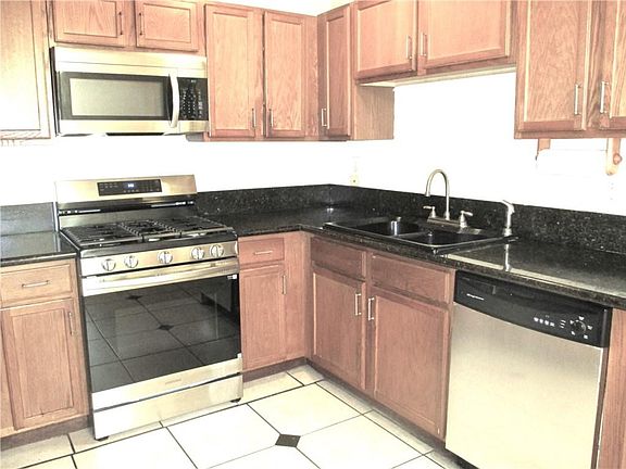 3rd image of 2108 Colonial Blvd