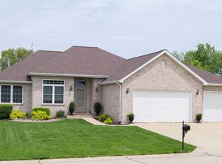 129 Oak Hill Dr, Maryville, IL 62062