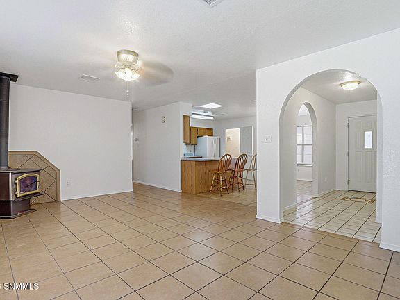 5th image of 4015 Acala St
